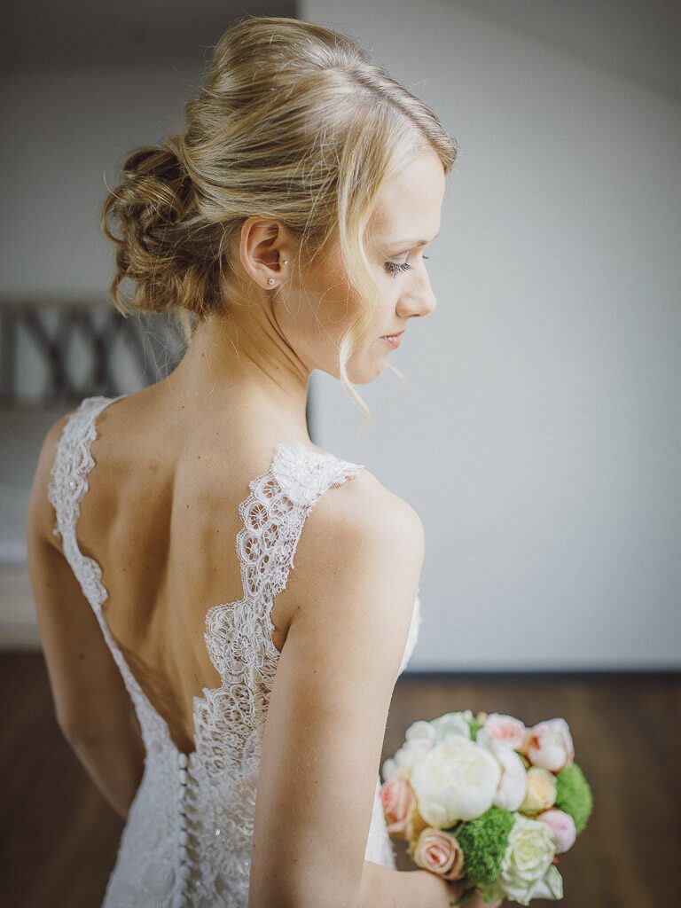 Brautkleid Spitze, tiefer Rückenausschnitt - Hochzeit Würzburg