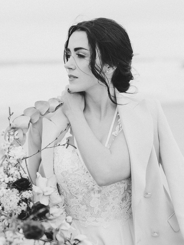 Bride looking away - Wedding Photographer Porto