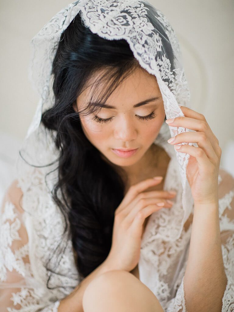 Bridal Boudoir Posen mit Schleier
