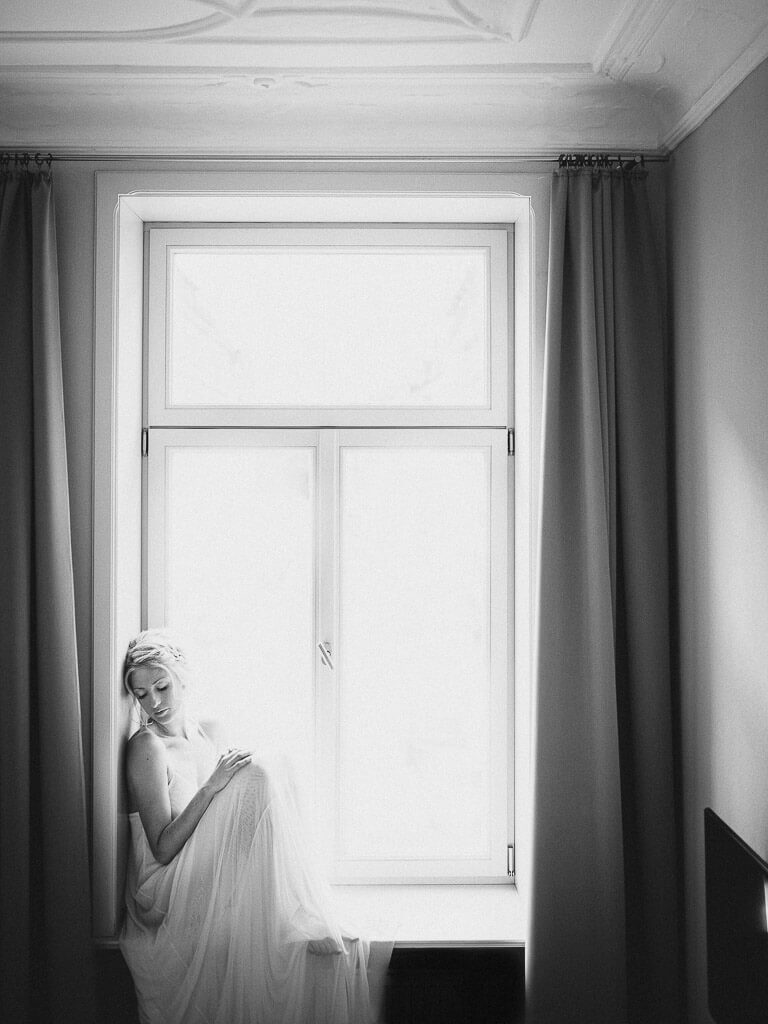 Braut im Fenster - Bridal Boudoir Leipzig