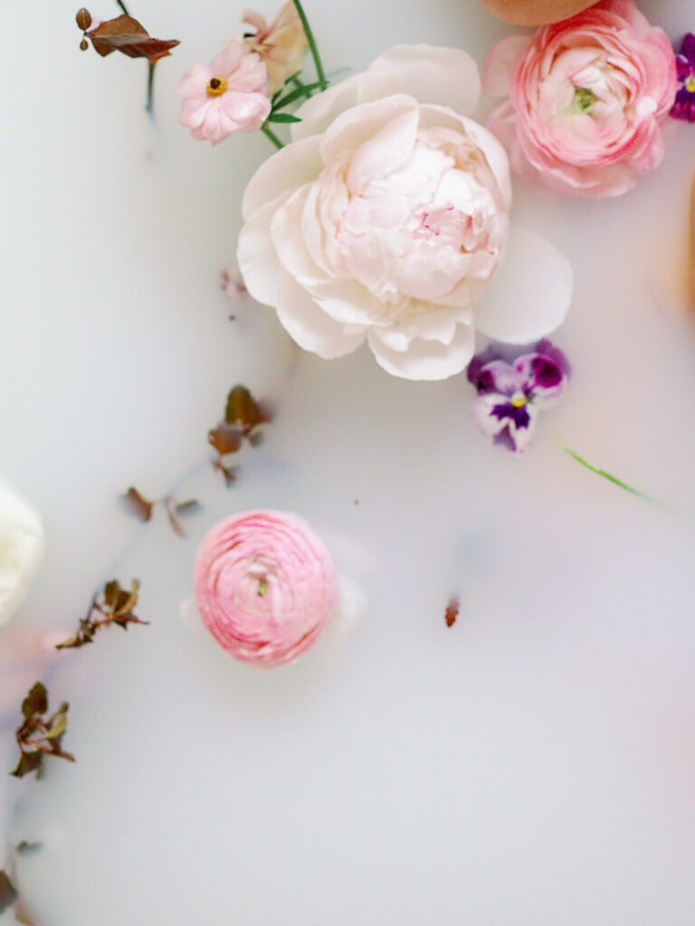 Blüten im Badewasser - Boudoir Shoot Leipzig