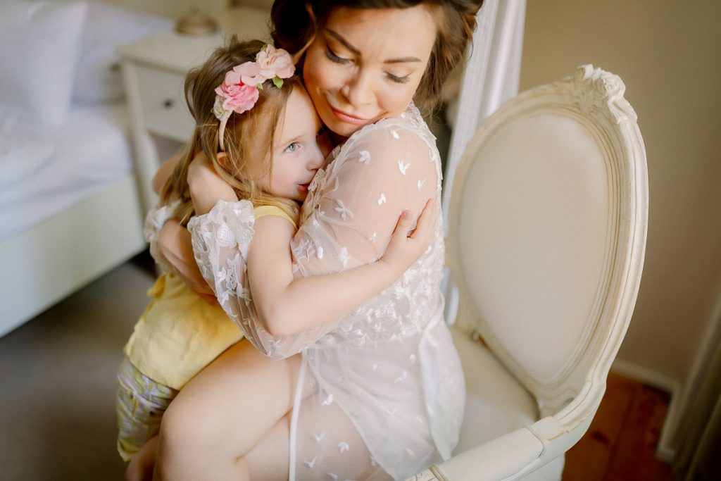 Braut mit Tochter, Hochzeit Schloss Wakerbarth