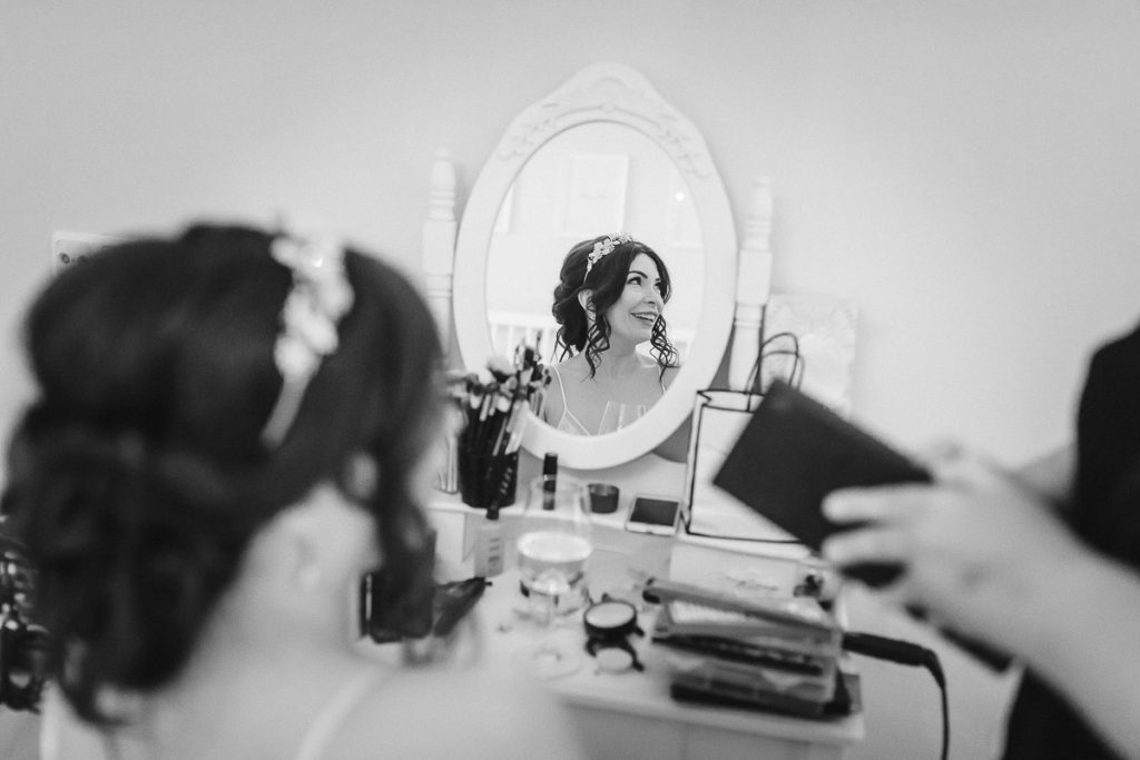 Braut am Schminktisch, Schloss Wackerbarth Hochzeit