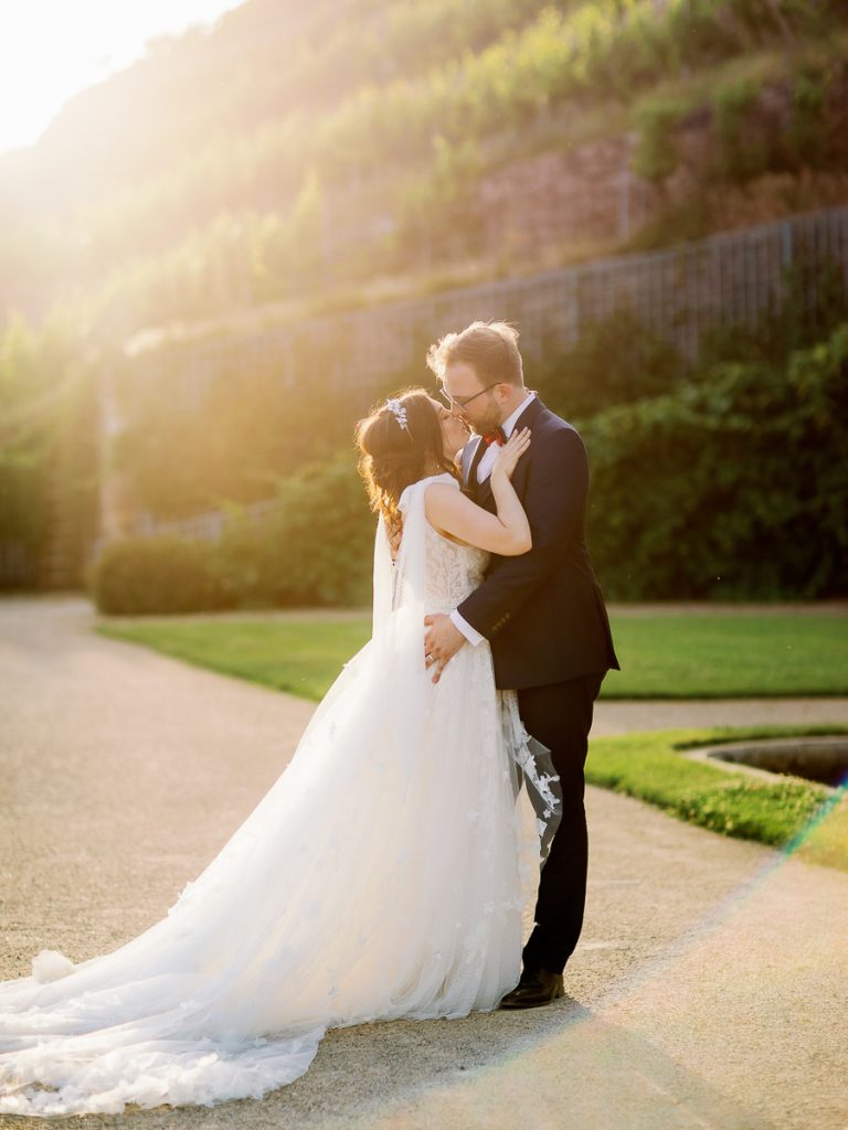 Brautpaarshooting auf dem Weinberg, Schloss Wackerbarth Hochzeit
