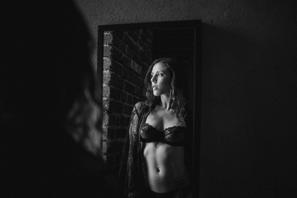 Frau im Spiegel - Boudoir Couple