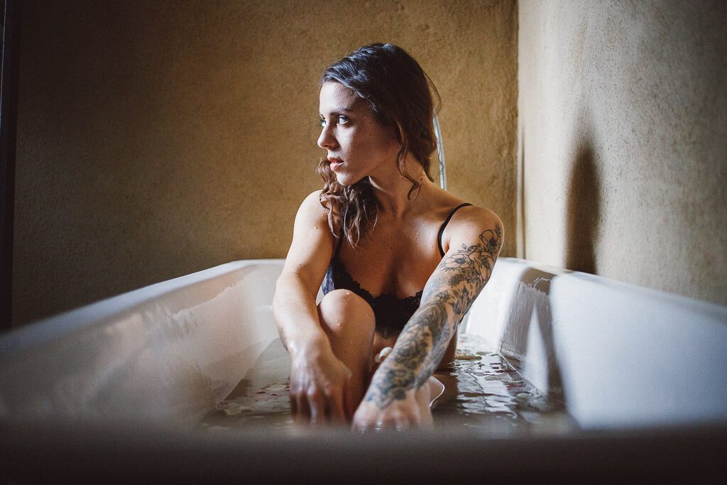 Boudoir in der Badewanne - Fotografin Mila Flad
