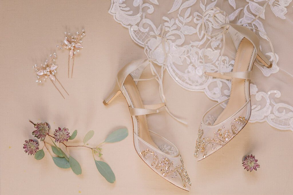 Brautschuhe Spitze mit Gold -Bräutigam Accessoires Krawatte mit Spruch - Hochzeit Schloss Machern