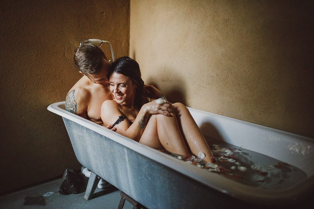 Couple Boudoir in der Badewanne