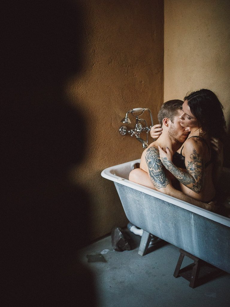 Couple Boudoir in der Badewanne