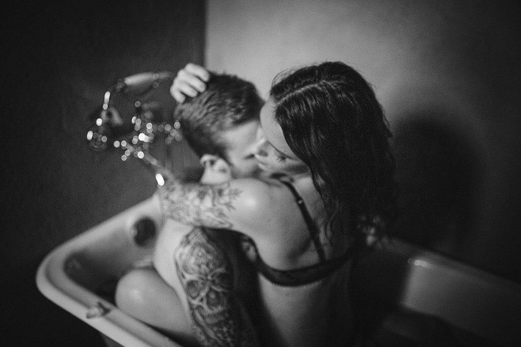 Couple Boudoir in der Badewanne