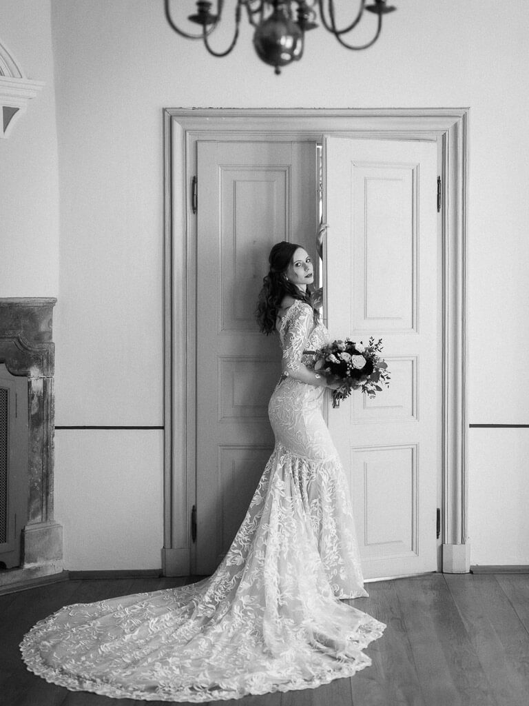 Brautkleid mit langer Schleppe