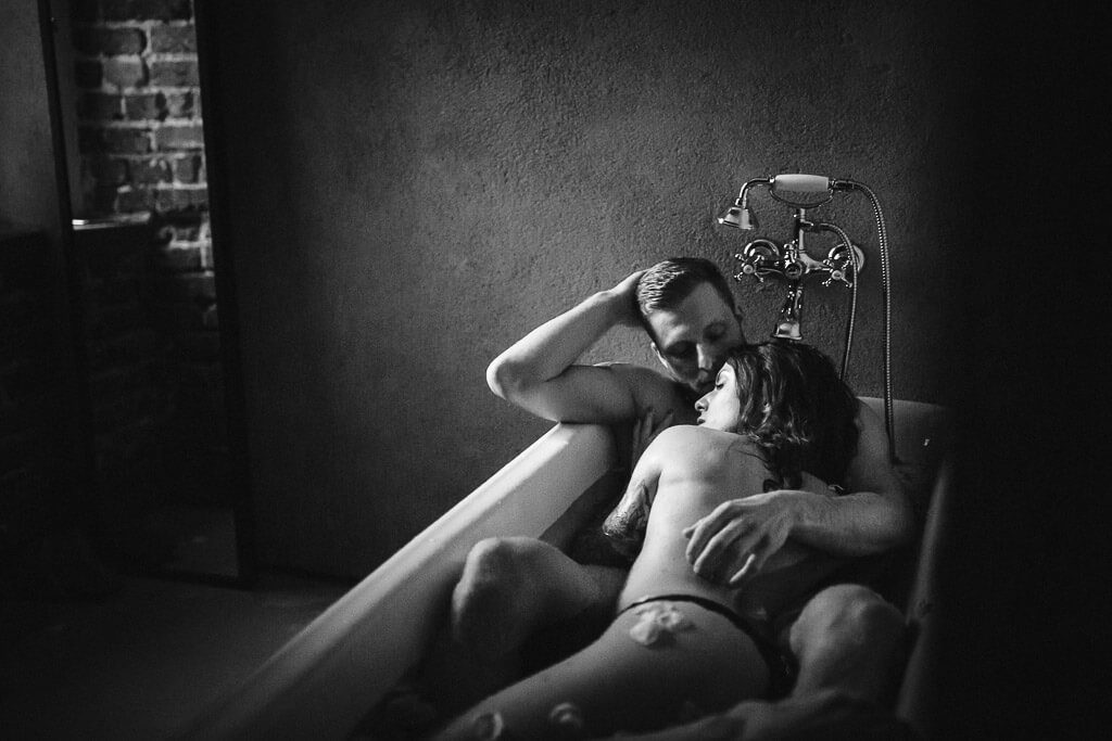 Couple Boudoir in der Badewanne