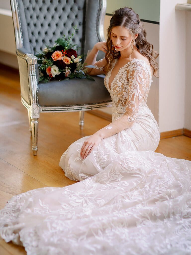 Enges Brautkleid aus Spitze - Hochzeit Schloss Machern