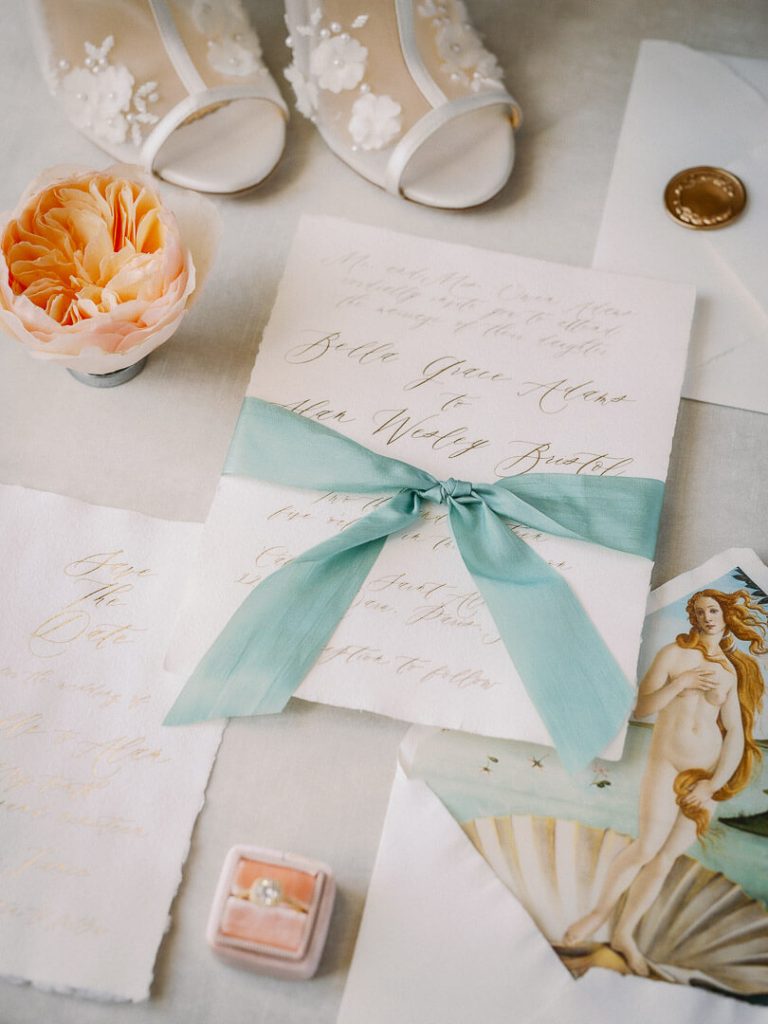 Fine Art Boudoir Fotografie - Hochzeitseinladungen mint