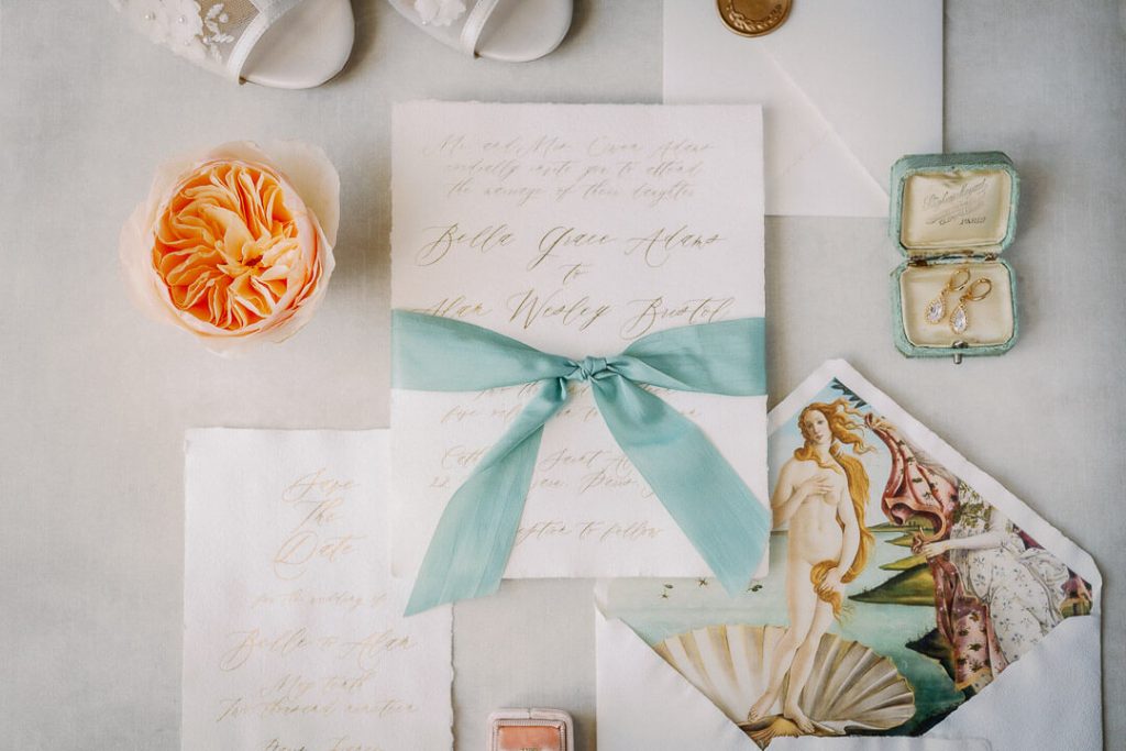 Fine Art Boudoir Fotografie - Hochzeitseinladungen mint