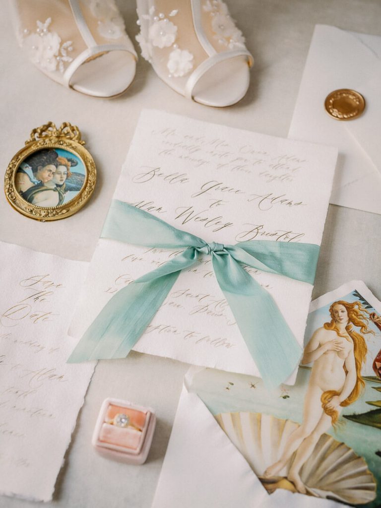 Fine Art Boudoir Fotografie - Hochzeitseinladungen mint