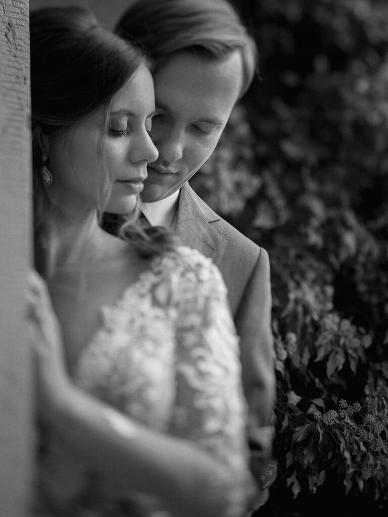 Sinnliches Brautpaar - Hochzeit Schloss Machern