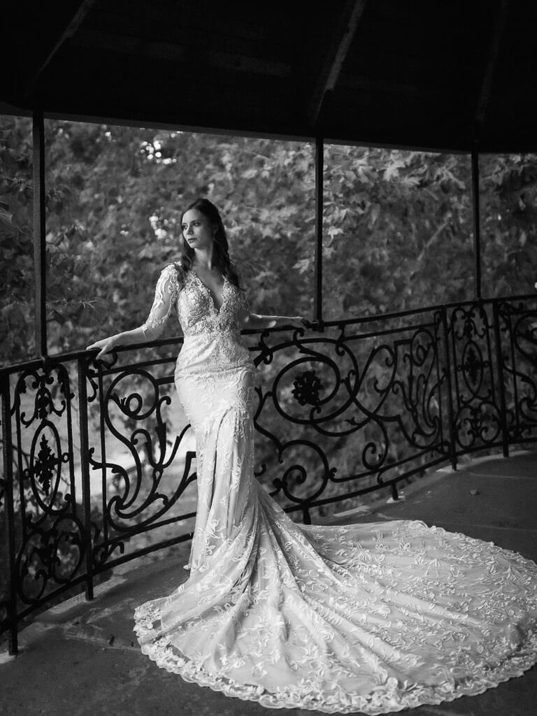 Brautkleid mit langer Schleppe - Hochzeit Schloss Machern